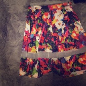 Floral and mesh print skirt !